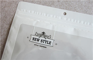 服装包装袋的定制应使用哪种材料？